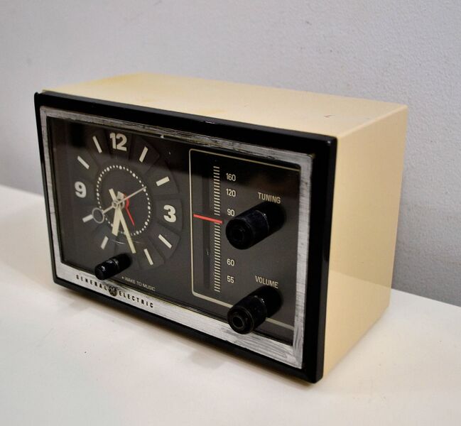 File:Toaster-clock-radio.jpg